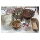 Lot of various size basket