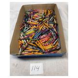 Tray lot of crayons