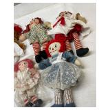 Lot of raggedy Ann dolls