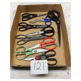 Tray lot of scissors