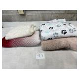 Lot of fleece blankets