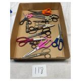 Tray lot of scissors