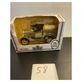 Ertl 1918 runabout Agway barrel bank die cast
