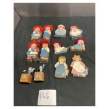 raggedy Ann and Andy wooden doll figures