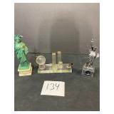 world trade center desk statue of liberty figures
