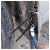 30 Pcs Cable tie buckle fixed through the core...