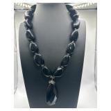18in Agate Beaded Necklace with Teardrop Pendant