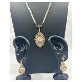 1928 Vintage Porcelain Rose Pendant Necklace &