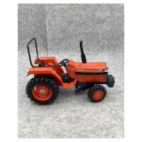 Kubata L8250 Tractor