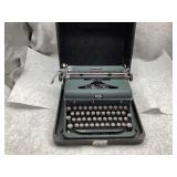 Royal quiet de luxe typewriter