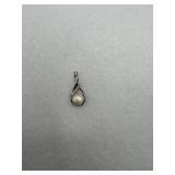 Sterling silver pendant, with pearl like in the