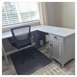 L‑Shaped Office Desk, Mesh Chair & Floor Mat L‑Shaped Office Desk, Mesh Chair & Floor Mat