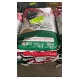 Purina chicken feed pellets 20265