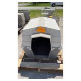 Dog house w/ pallet
