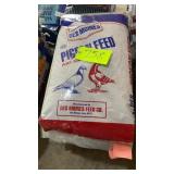 Des Moines pigeon feed-5