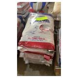 Des Moines Co pigeon feed-5