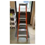 Fiberglass and aluminum ladder, 6 foot