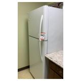 Frigidaire refrigerator 30 x 68'