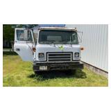 1985 International  cabover truck w/ grain bed