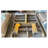 Iron pallet pusher