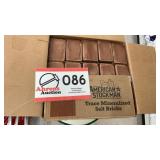 Trace mineralized salt bricks. Case of 15.