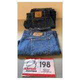 Levi 44 x 30 jeans