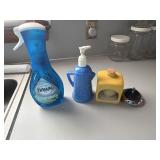 Kitchen sink stuff and cleaning supplies