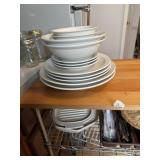 This Mimoza Dekor white porcelain dinnerware set