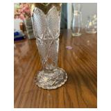 This vintage U.S. Glass Company vase features a