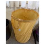 Collapsible clothes hamper