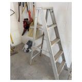5 foot step ladder