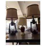 This vintage-inspired lantern table lamp f