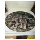 This Bradford Exchange collector plate features a