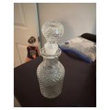 Hold perfume bottle