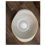 This is a vintage Pyrex handled casserole dish,