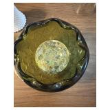This vintage Indiana Glass bowl features a