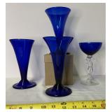 3 blue glass flutes, 1 deco champagne