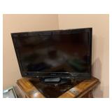 Dynex 32-Inch LCD HDTV DX-32L220A12 with Remote