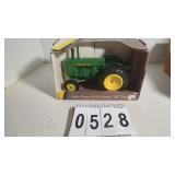 Ertl 1/16 John Deere 1949 Model AR Tractor, #5680