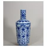 QING DYNASTY BLUE AND WHITE CLUB VASE