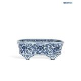 MING XUANDE BLUE AND WHITE FOUR-LEGGED...