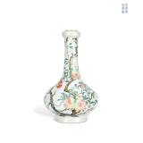 QING YONGZHENG PASTEL GARLIC-PATTERNED BOTTLE