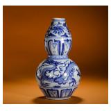 BLUE AND WHITE PORCELAIN DRAGON-PATTERNED GOURD...