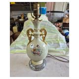 Urn style table lamp