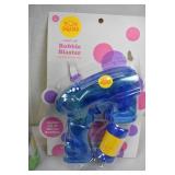 Sun Squad Light Up Bubble Blaster - Lights Up blue