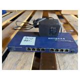 Netgear DS108 Dual Speed Hub 8 Port with power...