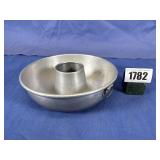 Vintage Aluminum Fluted Gelatin Mold, 8.5'Diameter