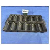 Antique Cast Iron Gem Pan: 7x13' 12 Section Pan