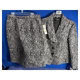 Size 16W Kasper 2 Piece Suit w/Skirt, Black &...