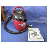 Central Machinery 2.5 Gallon Wet/Dry Vacuum...